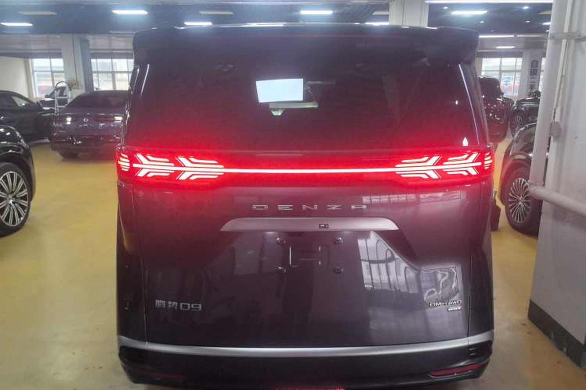 Used Denza D9 2025 DM-i Intelligent Drive 1020 Four-Wheel Drive Prestige Model Rear