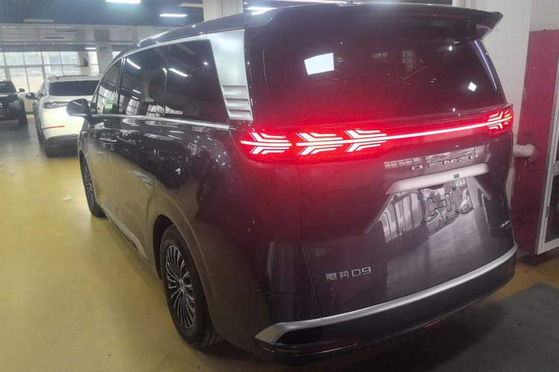 Used Denza D9 2025 DM-i Intelligent Drive 1020 Four-Wheel Drive Prestige Model Rear Left 45 Deg