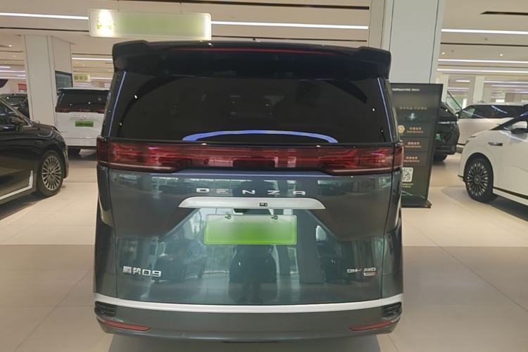 Used Denza D9 2025 DM-i Intelligent Drive 1020 Four-Wheel Drive Prestige Model Rear