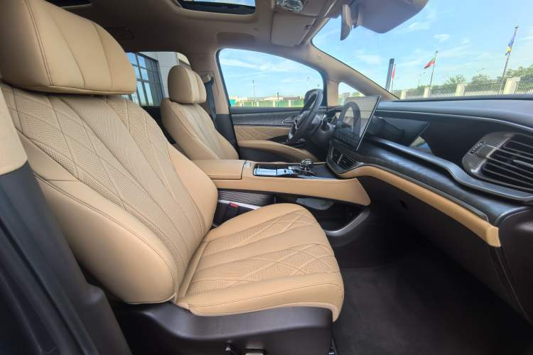 Used Denza D9 2025 EV Intelligent Driving Edition 620 Luxury Model Right Front Seat