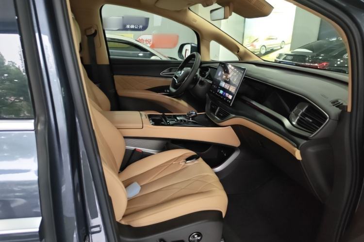 Used Denza D9 2025 DM-i Intelligent Drive 1020 Four-Wheel Drive Flagship Model Right Front Seat