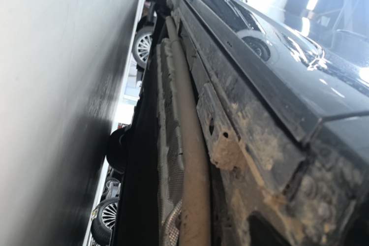 Used Denza D9 2025 DM-i Intelligent Drive 1020 Four-Wheel Drive Flagship Model Right Side Sill