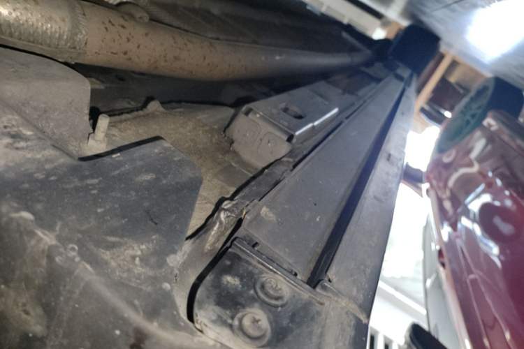 Used Denza D9 2025 DM-i Intelligent Drive 1020 Four-Wheel Drive Flagship Model Right Side Sill