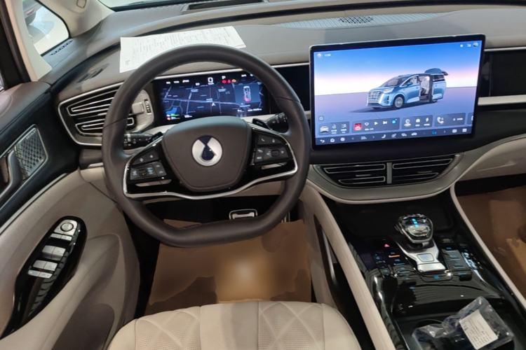 Used Denza D9 2025 DM-i Intelligent Drive 1020 Four-Wheel Drive Flagship Model Steering Wheel