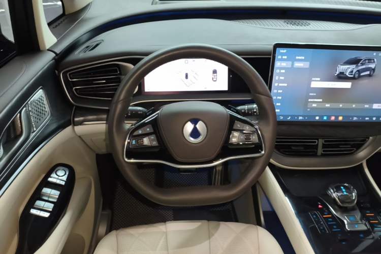 Used Denza D9 2025 DM-i Intelligent Drive 1020 Four-Wheel Drive Prestige Model Steering Wheel