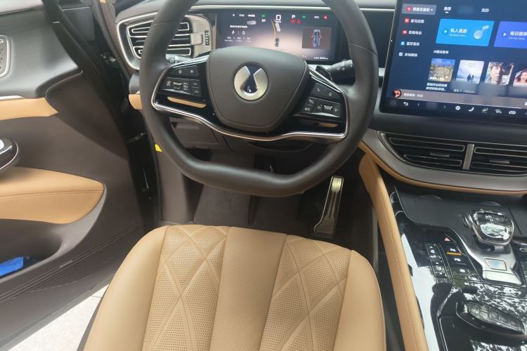 Used Denza D9 2025 DM-i Intelligent Drive 1020 Four-Wheel Drive Flagship Model Steering Wheel