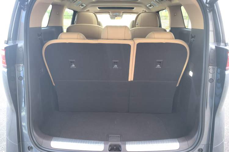 Used Denza D9 2025 EV Intelligent Driving Edition 620 Luxury Model Trunk