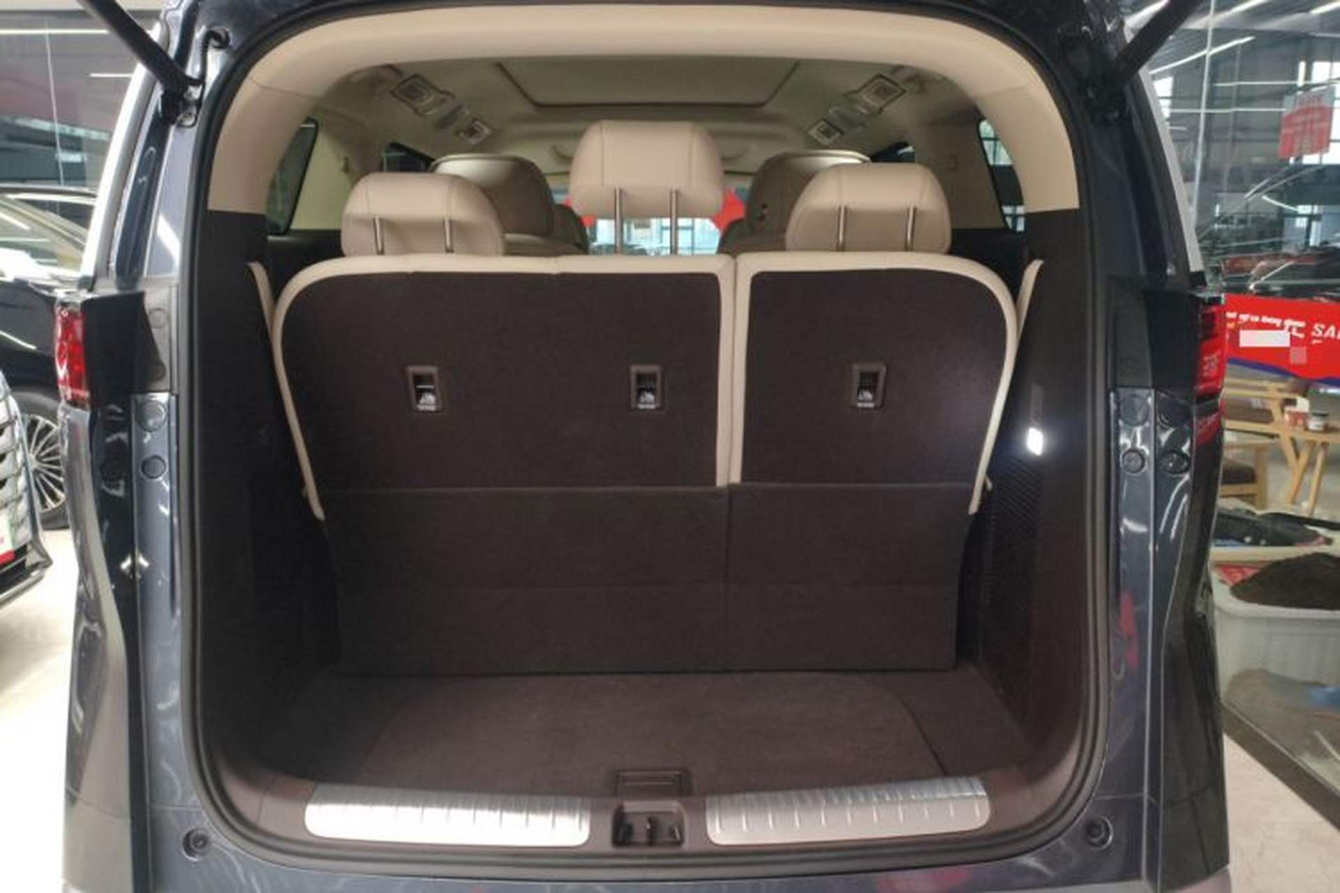 Used Denza D9 2025 DM-i Intelligent Drive 1020 Four-Wheel Drive Flagship Model Trunk
