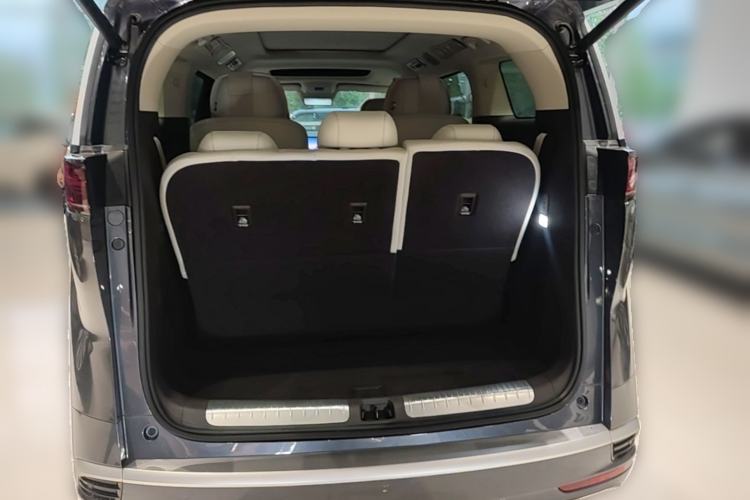 Used Denza D9 2025 DM-i Intelligent Drive 1020 Four-Wheel Drive Flagship Model Trunk