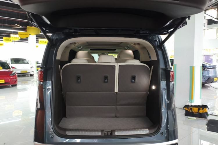 Used Denza D9 2025 DM-i Intelligent Drive 1020 Four-Wheel Drive Prestige Model Trunk