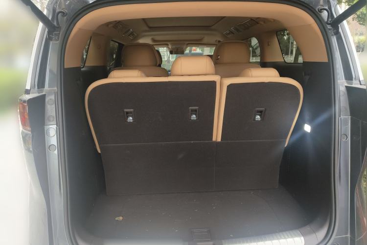 Used Denza D9 2025 DM-i Intelligent Drive 1020 Four-Wheel Drive Flagship Model Trunk