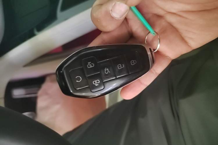 Used Denza D9 2025 DM-i Intelligent Drive 1020 Four-Wheel Drive Prestige Model Vehicle Key