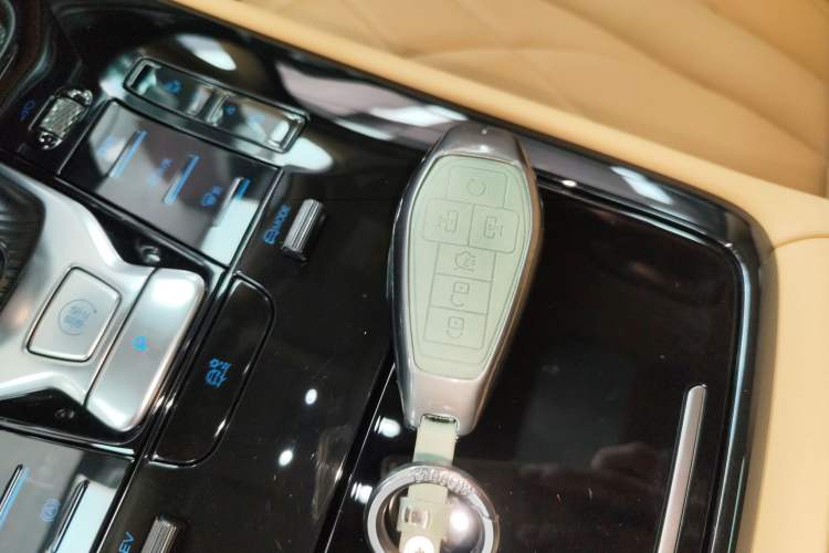 Used Denza D9 2025 Model DM-i Four-Wheel Drive Supreme Edition Interior 1