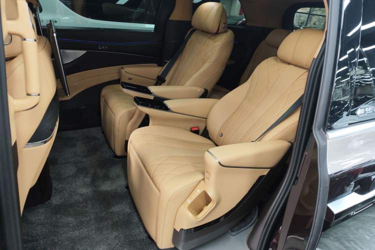 Used Denza D9 2025 Model DM-i Four-Wheel Drive Supreme Edition Interior 4