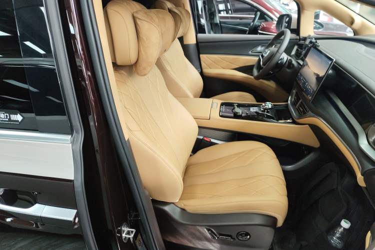 Used Denza D9 2025 Model DM-i Four-Wheel Drive Supreme Edition Right Front Seat
