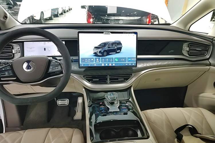 Used Denza D9 2025 DM-i Intelligent Drive 1020 Four-Wheel Drive Prestige Model Audio And AC Panel