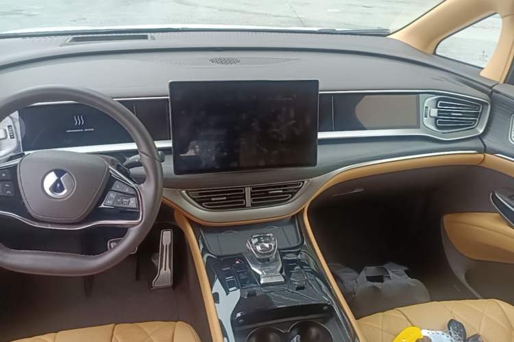 Used Denza D9 2025 DM-i Intelligent Drive 1020 Four-Wheel Drive Flagship Model Audio And AC Panel
