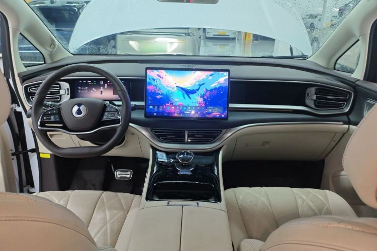 Used Denza D9 2025 EV Intelligent Driving Edition 600 Four-Wheel Drive Flagship Model Center Console