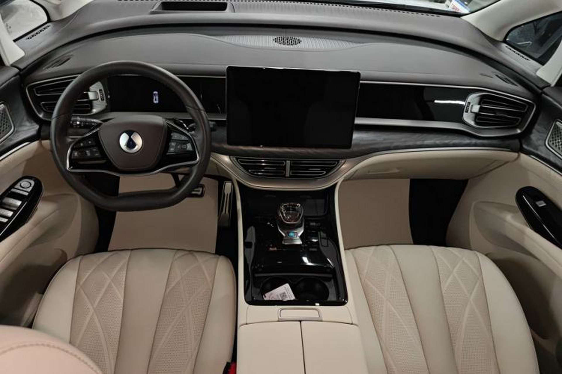 Used Denza D9 2025 DM-i Intelligent Drive 1020 Four-Wheel Drive Prestige Model Center Console