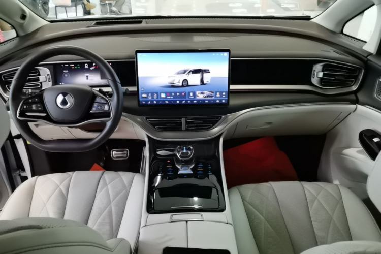 Used Denza D9 2025 DM-i Intelligent Drive 1020 Four-Wheel Drive Flagship Model Center Console
