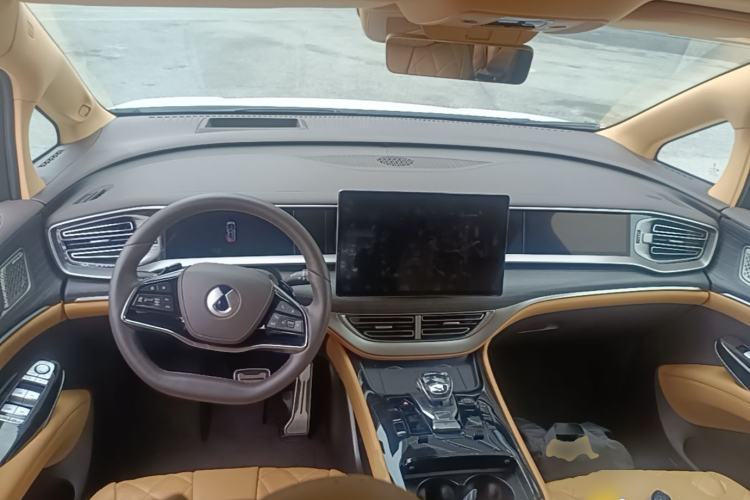 Used Denza D9 2025 DM-i Intelligent Drive 1020 Four-Wheel Drive Flagship Model Center Console