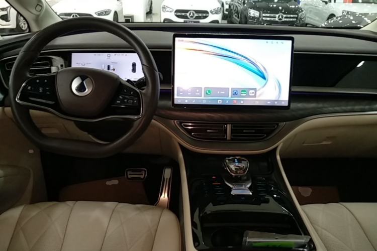 Used Denza D9 2025 DM-i Intelligent Drive 1020 Four-Wheel Drive Prestige Model Center Console