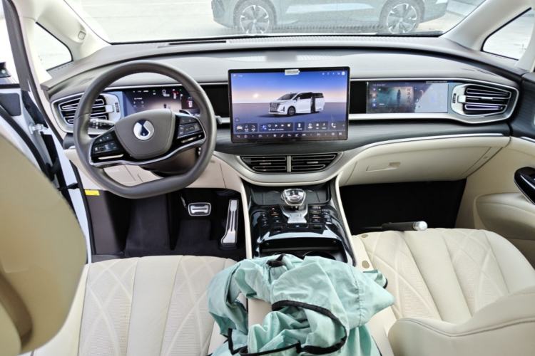 Used Denza D9 2025 DM-i Intelligent Drive 1020 Four-Wheel Drive Flagship Model Center Console