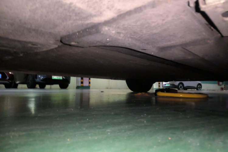 Used Denza D9 2025 DM-i Smart Drive 1020 Four-Wheel Drive Deluxe Model Chassis Front Left