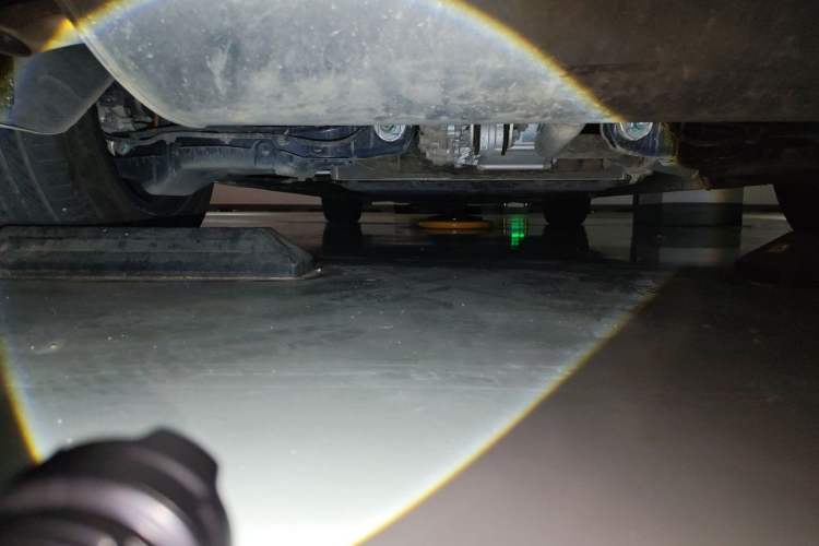 Used Denza D9 2025 DM-i Smart Drive 1020 Four-Wheel Drive Deluxe Model Chassis Rear