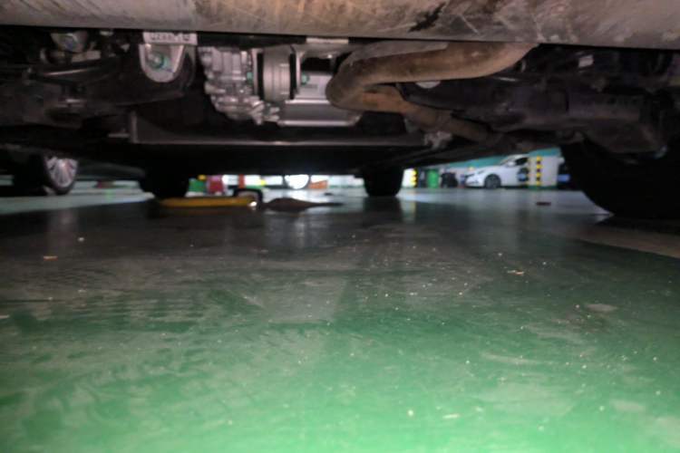 Used Denza D9 2025 DM-i Smart Drive 1020 Four-Wheel Drive Deluxe Model Chassis Rear