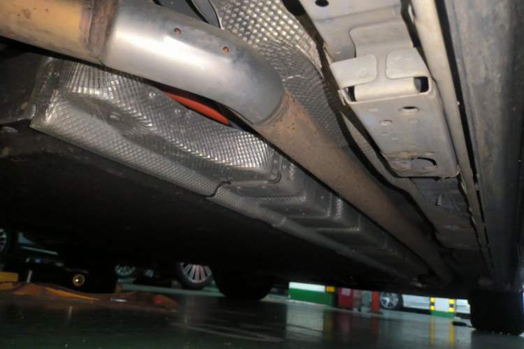 Used Denza D9 2025 DM-i Smart Drive 1020 Four-Wheel Drive Deluxe Model Chassis Rear Right