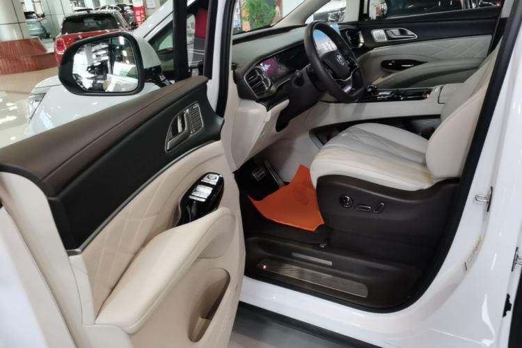 Used Denza D9 2025 DM-i Intelligent Drive 1020 Four-Wheel Drive Flagship Model Driver Seat