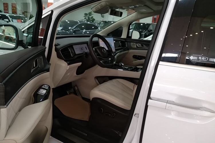 Used Denza D9 2025 DM-i Intelligent Drive 1020 Four-Wheel Drive Prestige Model Driver Seat