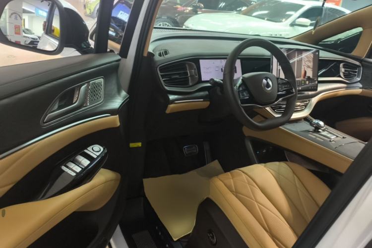 Used Denza D9 2025 DM-i Smart Drive 1020 Four-Wheel Drive Deluxe Model Driver Seat