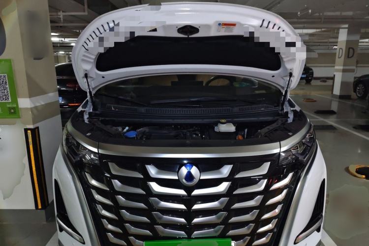 Used Denza D9 2025 DM-i Smart Drive 1020 Four-Wheel Drive Deluxe Model Engine Bay