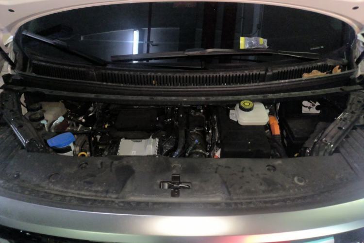Used Denza D9 2025 DM-i Smart Drive 1020 Four-Wheel Drive Deluxe Model Engine Bay