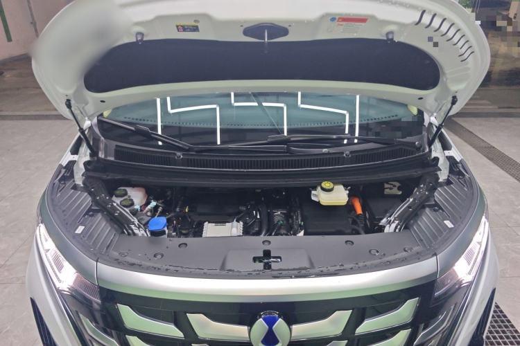 Used Denza D9 2025 Model DM-i Four-Wheel Drive Prestige Edition Engine Bay