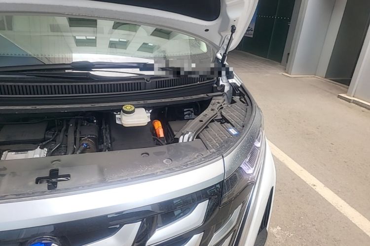 Used Denza D9 2025 Model DM-i Four-Wheel Drive Supreme Edition Engine Bay Left