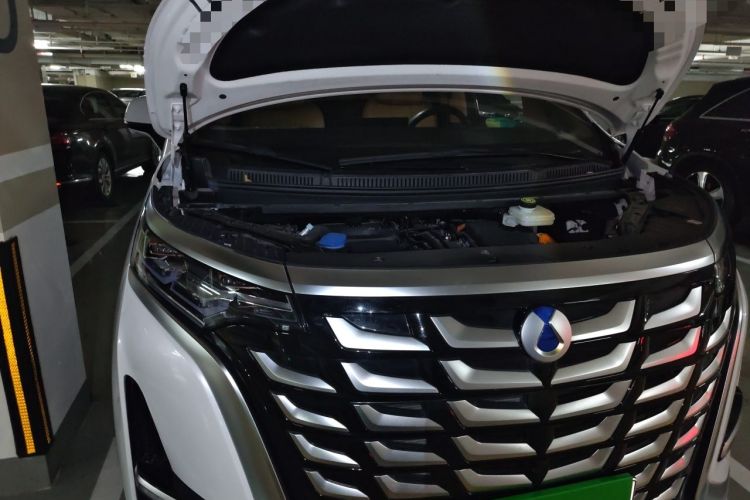 Used Denza D9 2025 DM-i Smart Drive 1020 Four-Wheel Drive Deluxe Model Engine Bay Right