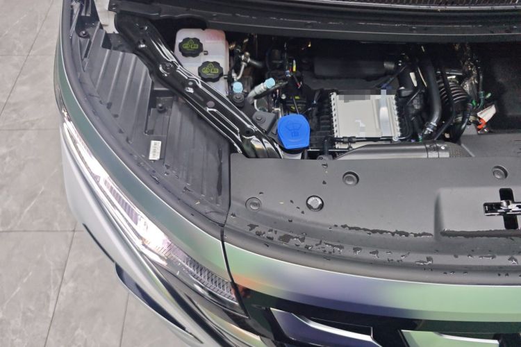 Used Denza D9 2025 Model DM-i Four-Wheel Drive Prestige Edition Engine Bay Right