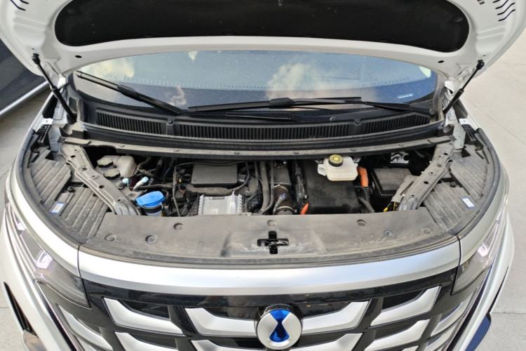 Used Denza D9 2025 DM-i Intelligent Drive 1020 Four-Wheel Drive Flagship Model Engine Bay