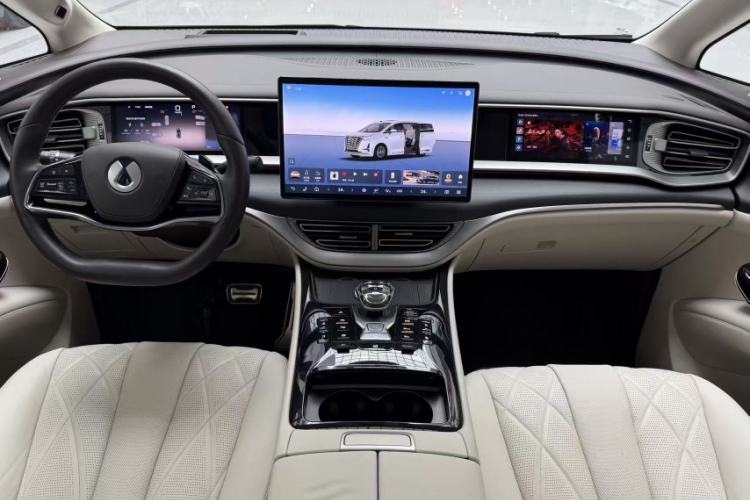Used Denza D9 2025 DM-i Intelligent Drive 1020 Four-Wheel Drive Flagship Model Exterior 4