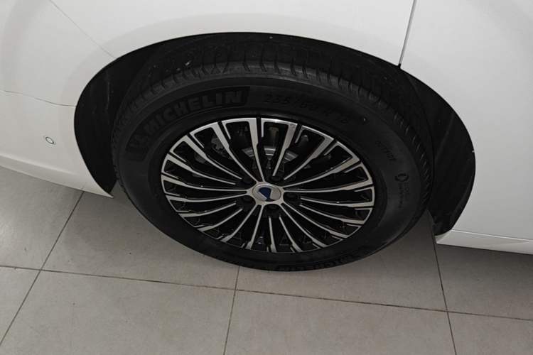 Used Denza D9 2025 DM-i Intelligent Drive 1020 Four-Wheel Drive Prestige Model Exterior 5