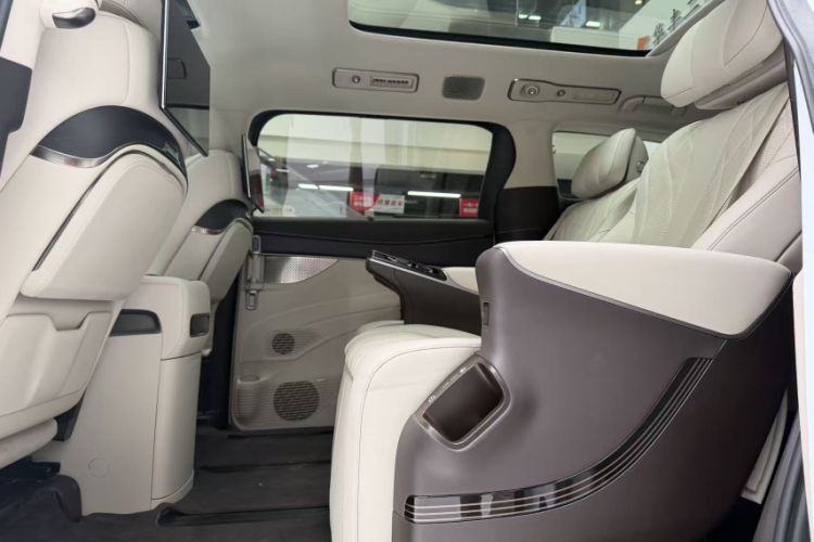 Used Denza D9 2025 DM-i Intelligent Drive 1020 Four-Wheel Drive Flagship Model Exterior 6