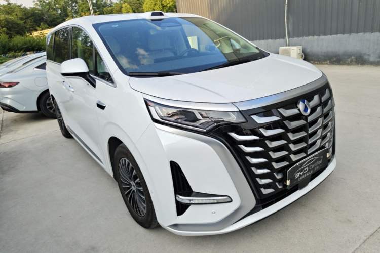 Used Denza D9 2025 DM-i Intelligent Drive 1020 Four-Wheel Drive Flagship Model Front Right 45 Deg