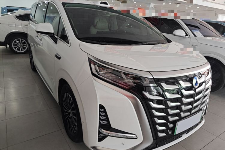 Used Denza D9 2025 DM-i Intelligent Drive 1020 Four-Wheel Drive Prestige Model Front Right 45 Deg