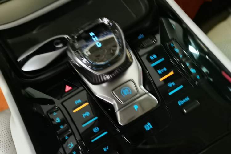 Used Denza D9 2025 DM-i Intelligent Drive 1020 Four-Wheel Drive Flagship Model Gear Lever