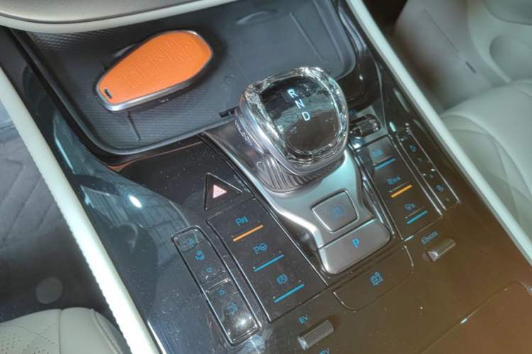 Used Denza D9 2025 DM-i Intelligent Drive 1020 Four-Wheel Drive Flagship Model Gear Lever