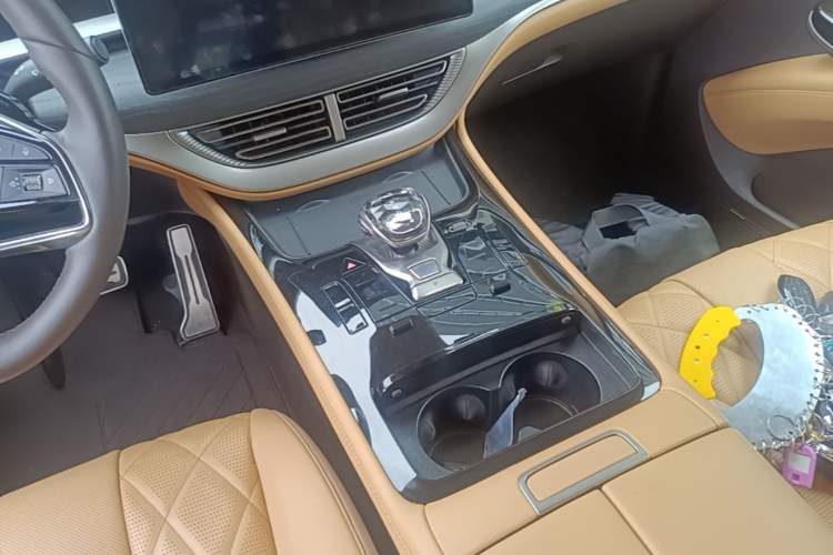 Used Denza D9 2025 DM-i Intelligent Drive 1020 Four-Wheel Drive Flagship Model Gear Lever