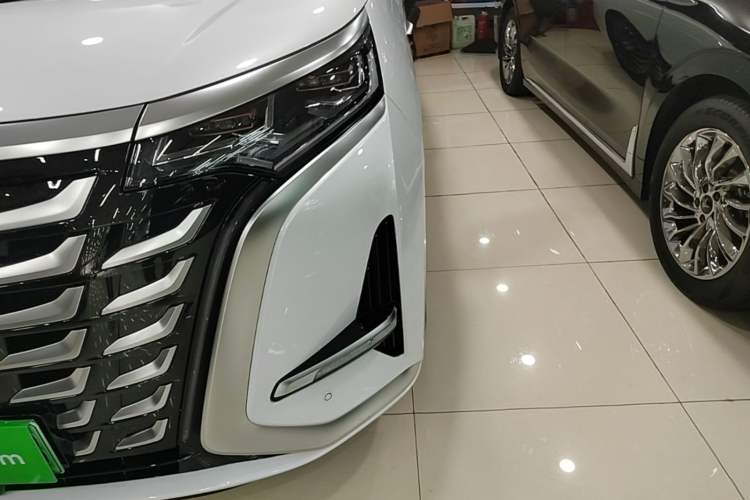 Used Denza D9 2025 DM-i Intelligent Drive 1020 Four-Wheel Drive Prestige Model Left Front Headlight